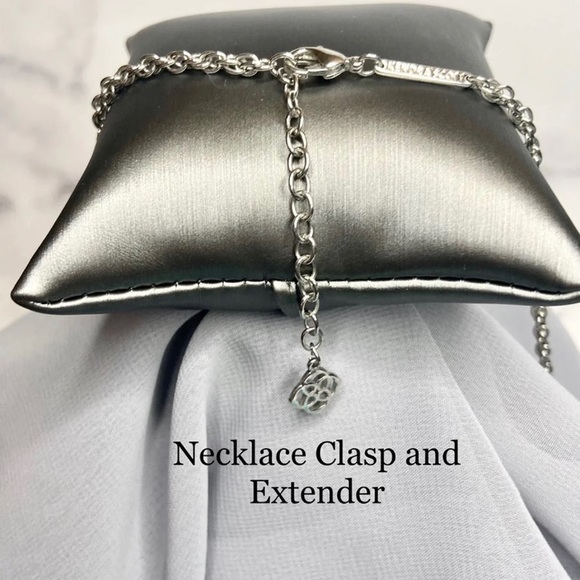 ❌❌SOLD❌❌Kendra Scott😍 “Rayne” Necklace in Silver - Picture 4 of 5